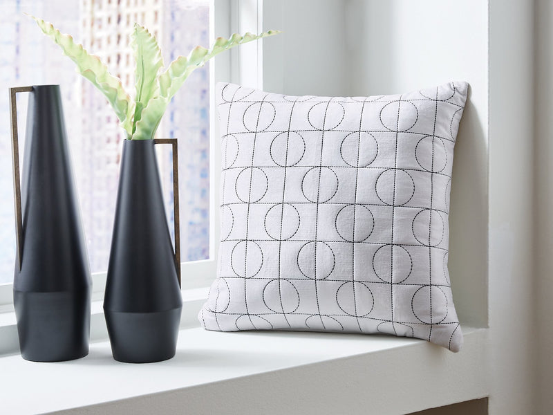 Kydner Pillow (Set of 4) - Jay's Mattress Plus (NY)