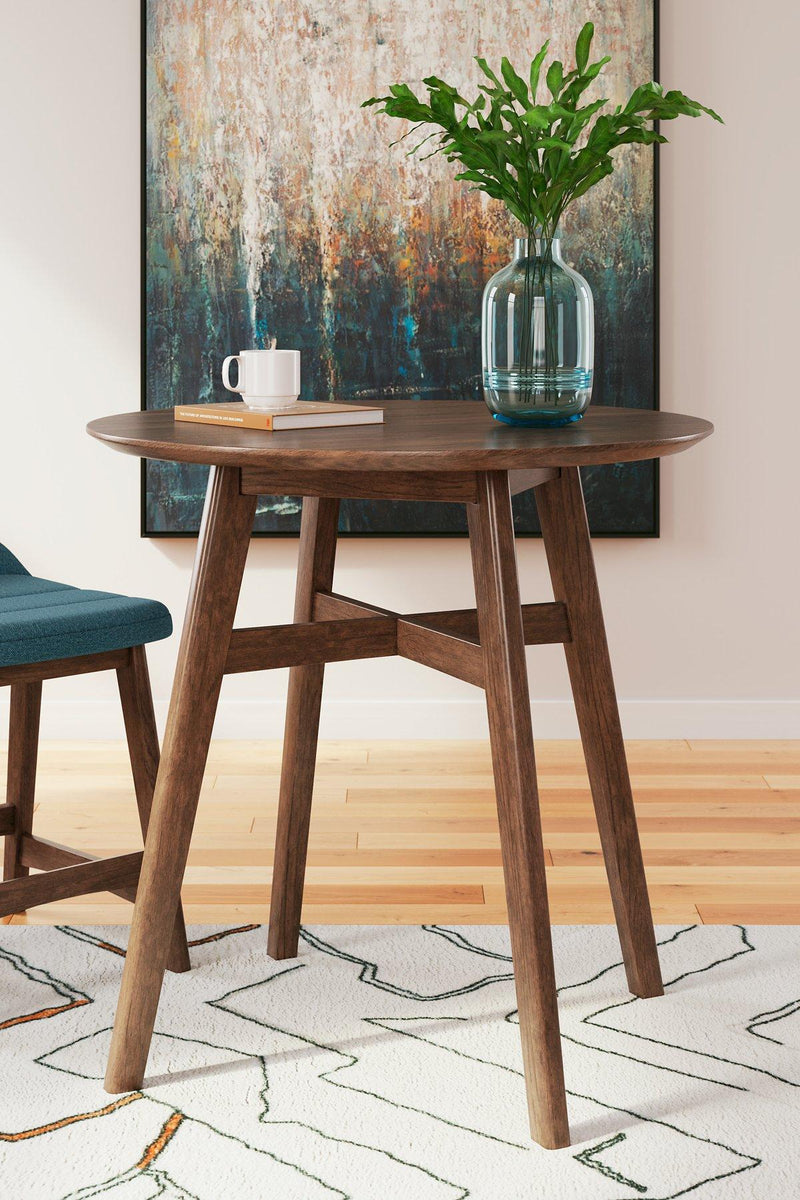 Lyncott Dining Room Set - Jay's Mattress Plus (NY)