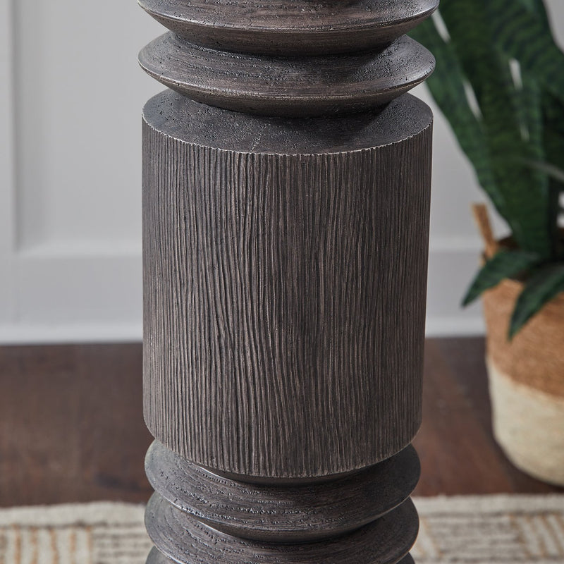 Fainwell Floor Lamp - Jay's Mattress Plus (NY)