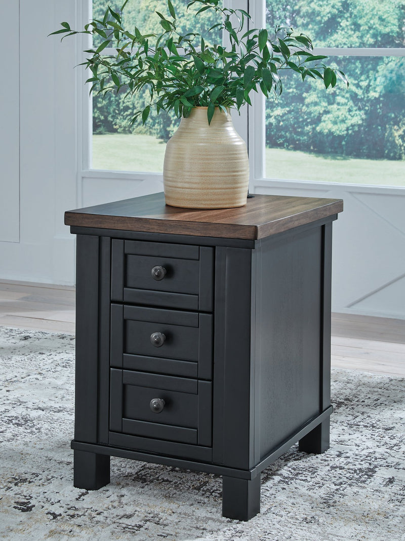 Wildenauer Chairside End Table - Jay's Mattress Plus (NY)