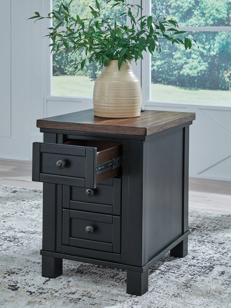 Wildenauer Chairside End Table - Jay's Mattress Plus (NY)